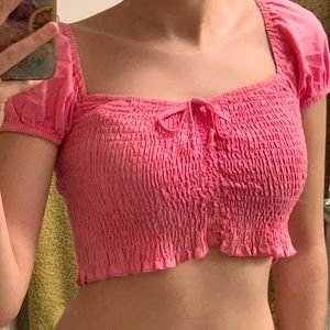 Pink off-the-shoulder smocked top!💗💗
